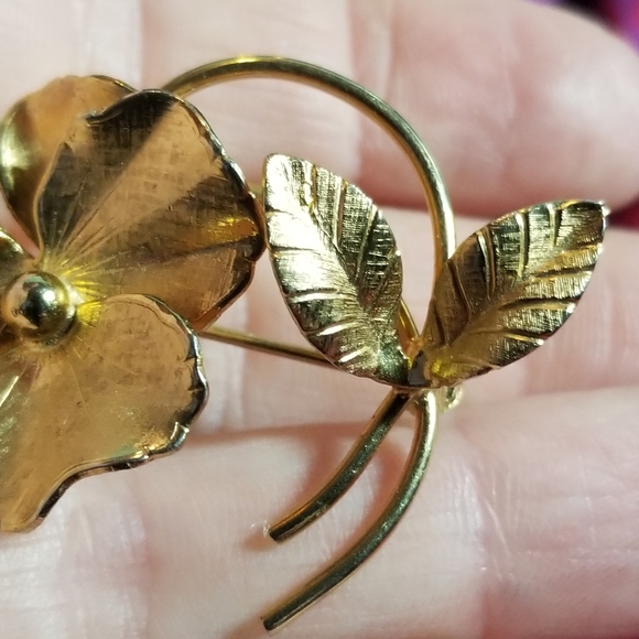 Relisted -Vintage Giovanni pansy brooch viola violet gold tone flower pin - Picture 8 of 11